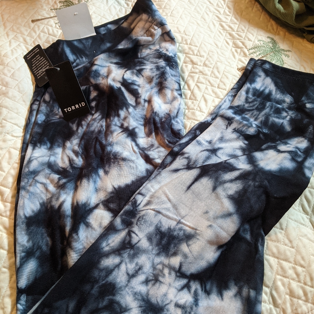 NWT Torrid fleece leggings